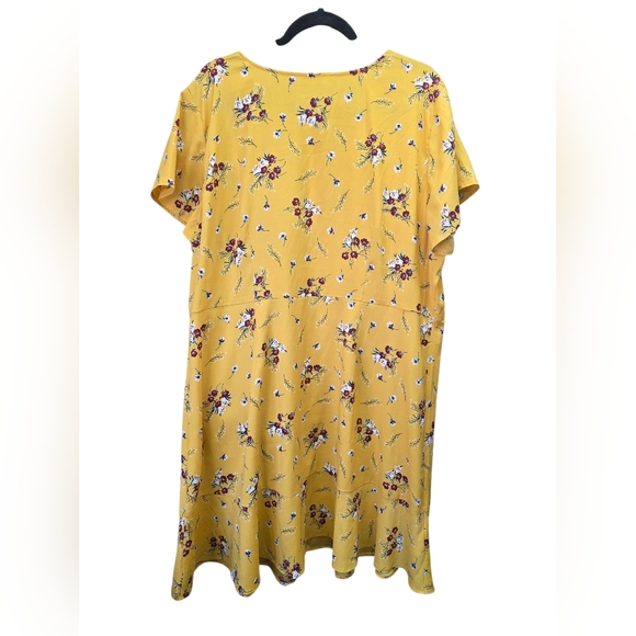 Loft Plus 20 Yellow Button Front - Picture 2 of 4